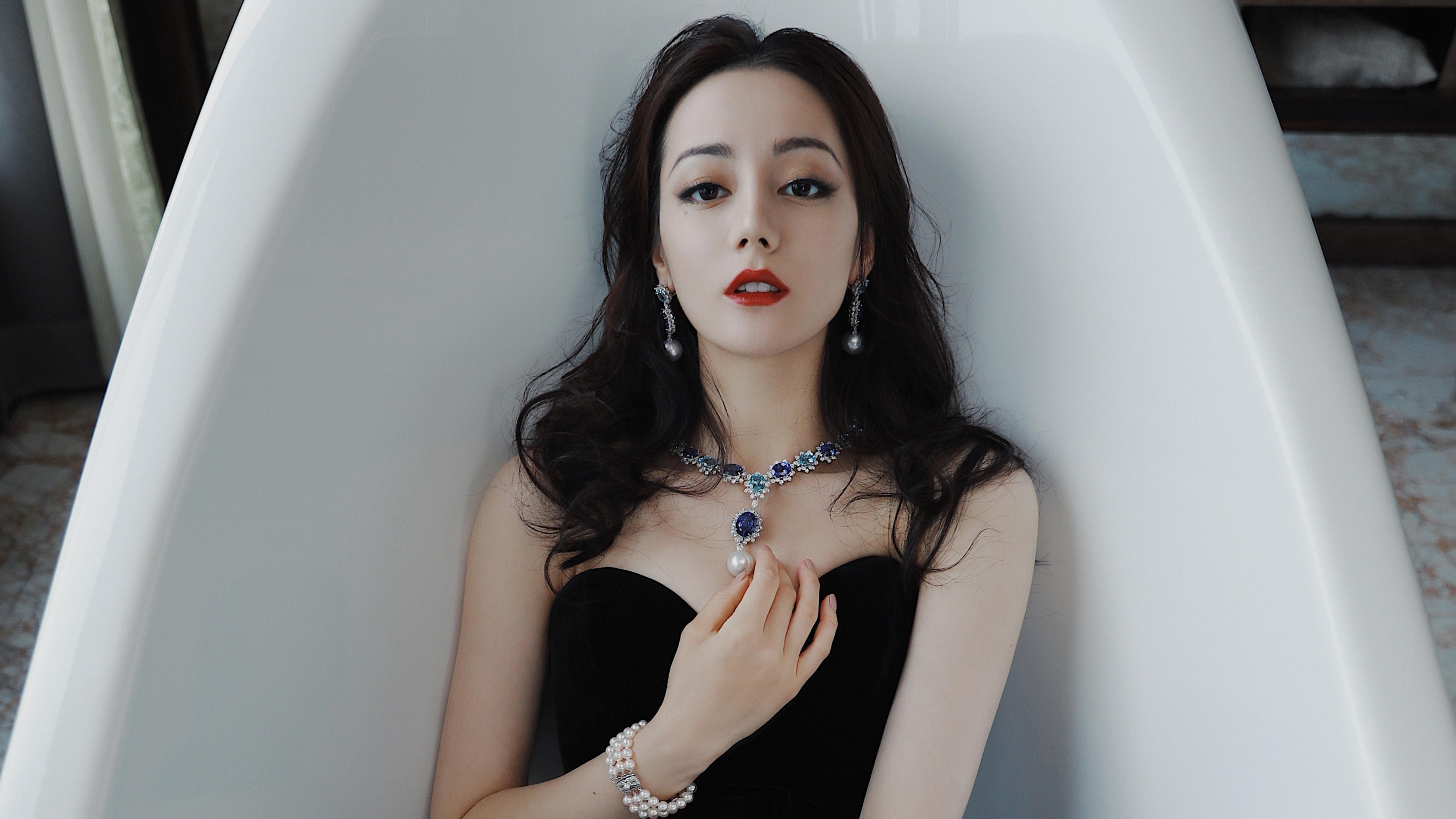 比赛亮点:李明的精彩突破和助攻让对手防不胜防!,李明进球