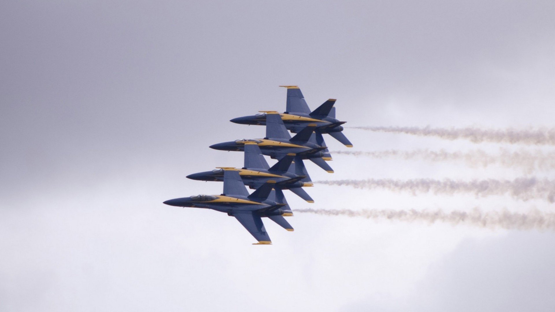 爱游戏品牌互动-法甲多支豪门大规模引援，争夺冠军成为焦点，法甲豪门球队