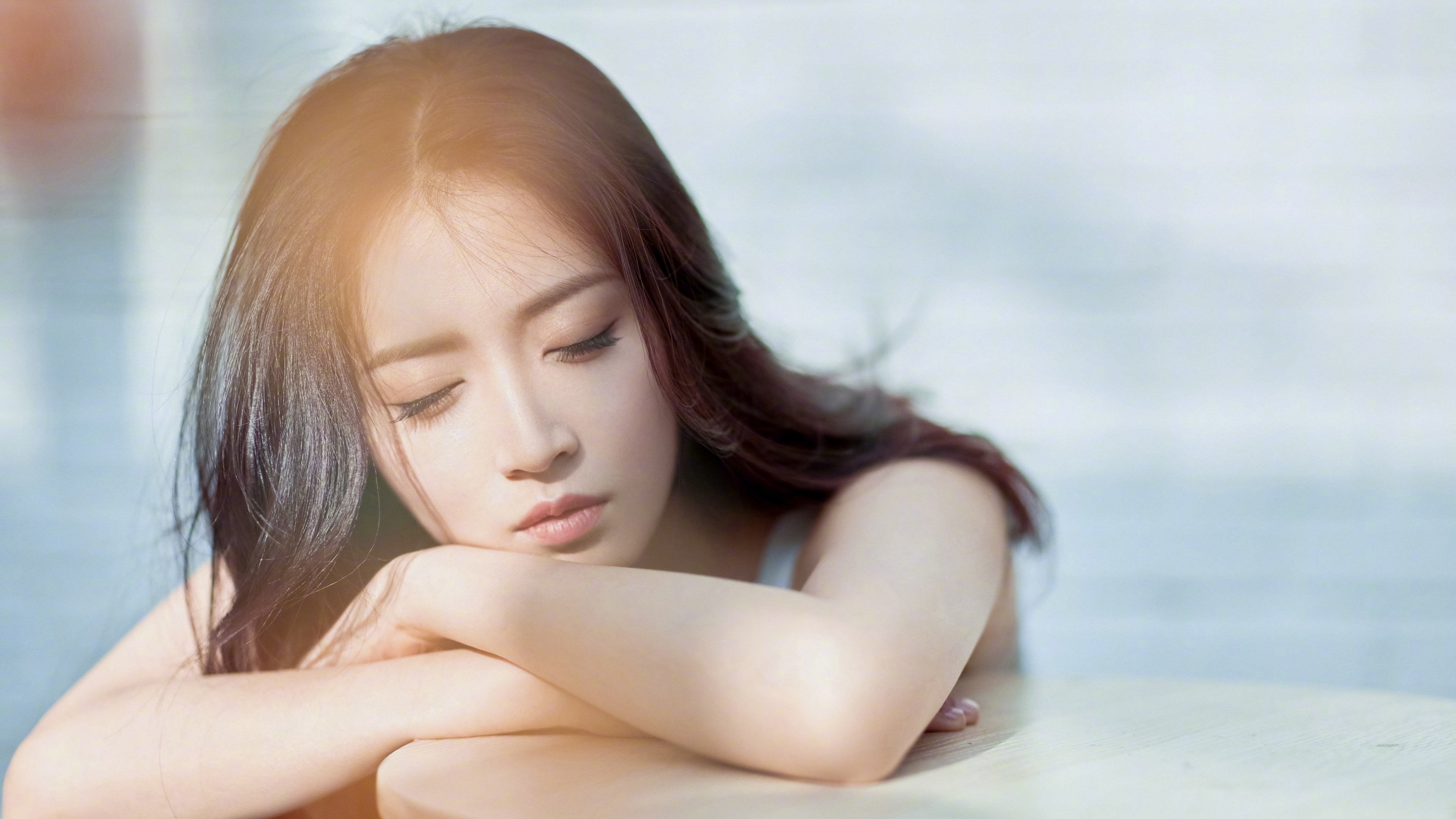 爱游戏GAMING平台-博卡青年门将高接低挡，力保球门，博卡青年2020主场球衣